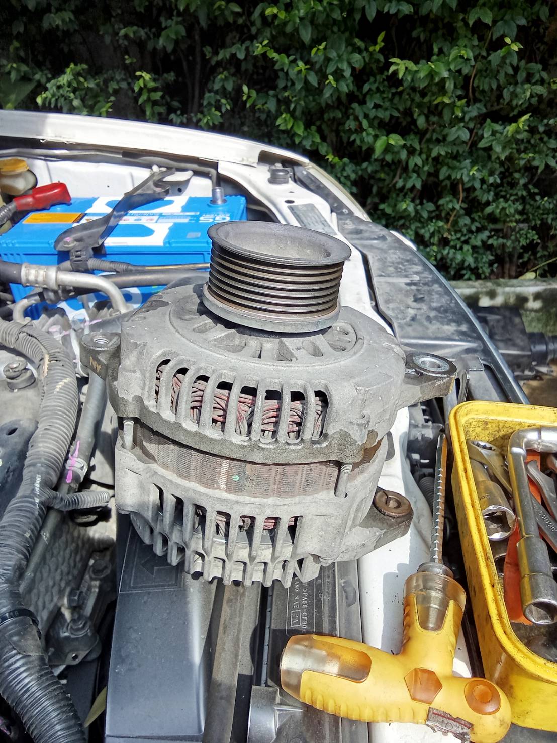 18 - https://เต๋าแบตเตอรี่-แอร์ไดนาโม.com | ช่างเต๋า บริการซ่อมรถนอกสถานที่ เปลี่ยนไดชาร์จ ไดสตาร์ท เติมน้ำยาแอร์ ถึงที่หมายอย่างรวดเร็ว จบทุกปัญหารถเสียฉุกเฉินโดยทีมช่างผู้เชี่ยวชาญในราคาที่เป็นมิตร พื้นที่ให้บริการในกรุงเทพฯและปริมณฑล ปทุมธานี นนทบุรี