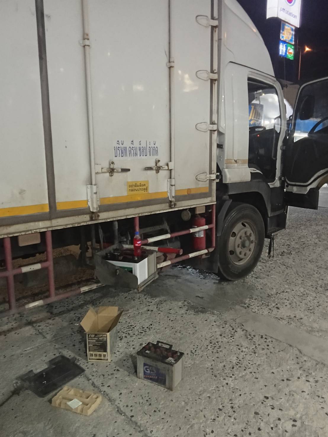 9 - https://เต๋าแบตเตอรี่-แอร์ไดนาโม.com | ช่างเต๋า บริการซ่อมรถนอกสถานที่ เปลี่ยนไดชาร์จ ไดสตาร์ท เติมน้ำยาแอร์ ถึงที่หมายอย่างรวดเร็ว จบทุกปัญหารถเสียฉุกเฉินโดยทีมช่างผู้เชี่ยวชาญในราคาที่เป็นมิตร พื้นที่ให้บริการในกรุงเทพฯและปริมณฑล ปทุมธานี นนทบุรี